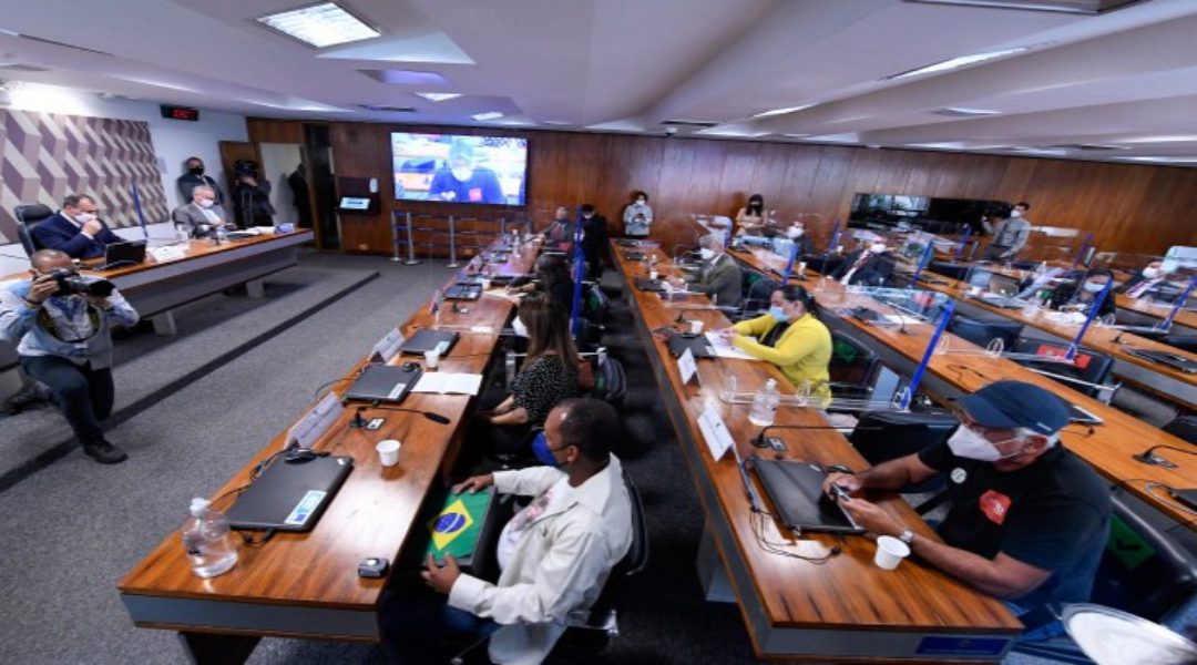 Por 7 votos a 4 CPI da Pandemia aprova relatório final que pede 80