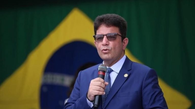 Gladson anuncia convocação do cadastro de reserva da PM e avisa aos aprovados da Civil: “Vem surpresa por aí”