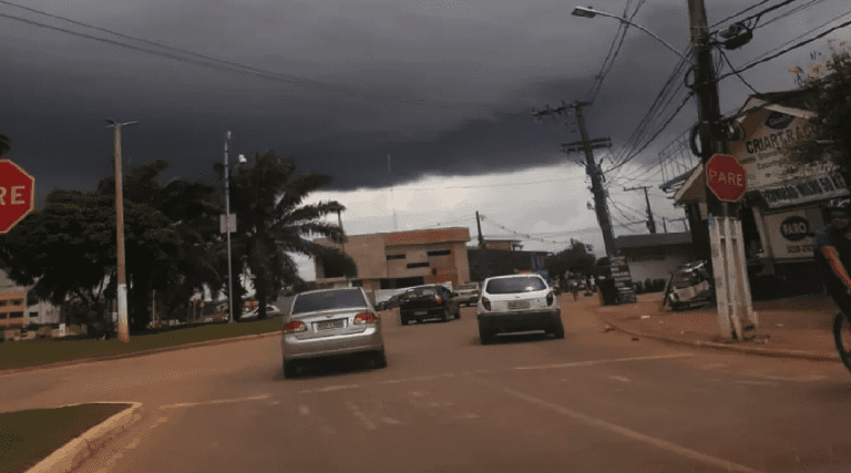 Inmet emite alerta de perigo de chuvas intensas em cidades do Acre