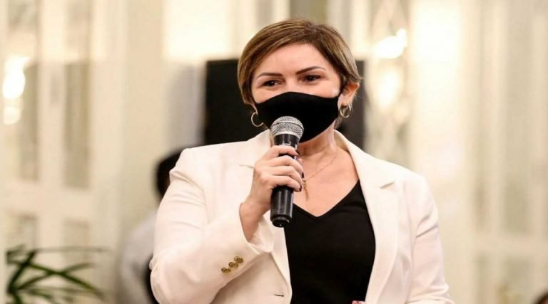 Socorro Neri explica como governo está estudando reajuste salarial de servidores da Educação