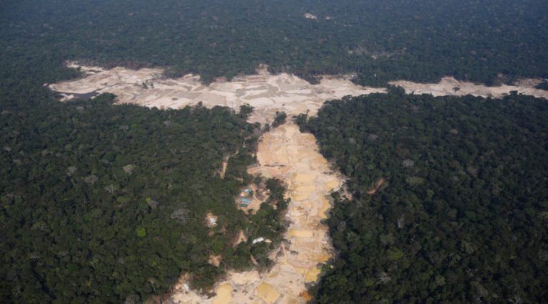 Governo lança programa para estimular o garimpo na Amazônia