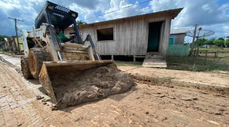 Prefeitura de Jordão inicia limpeza das ruas   e  das residências e mantém distribuição de alimentos às famílias