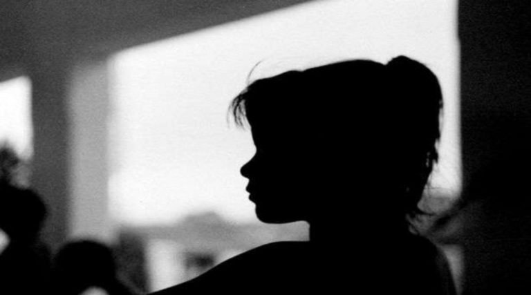 No AC, casal acusado de esconder droga em roupa de criança de sete anos deve ir a julgamento, diz justiça