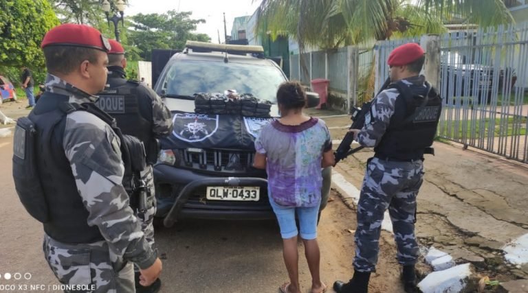 Peruana é presa com mais de 16 quilos de cocaína dentro de táxi em rodovia do Acre