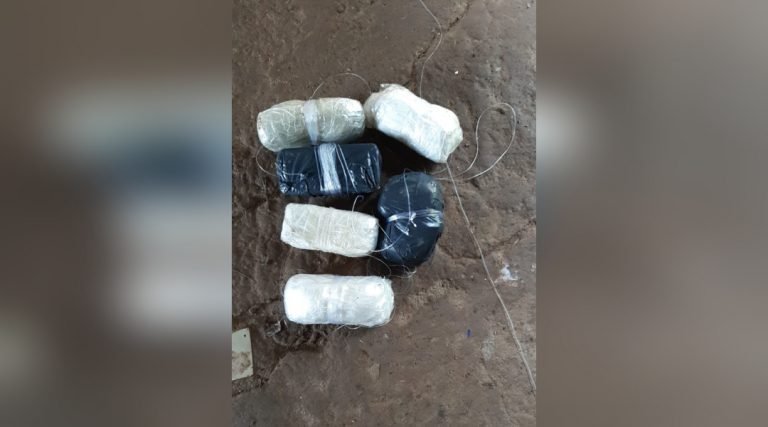 PM apreende 13 celulares que seriam jogados para dentro de presídio em Sena Madureira