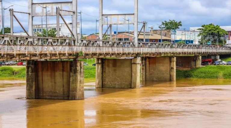 Rio Acre está há mais de 3 metros da cota de alerta e chance iminente de alagação é afastada
