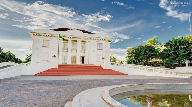 Secretários e diretores do governo Cameli que serão candidatos têm até 28 de fevereiro para deixar os cargos