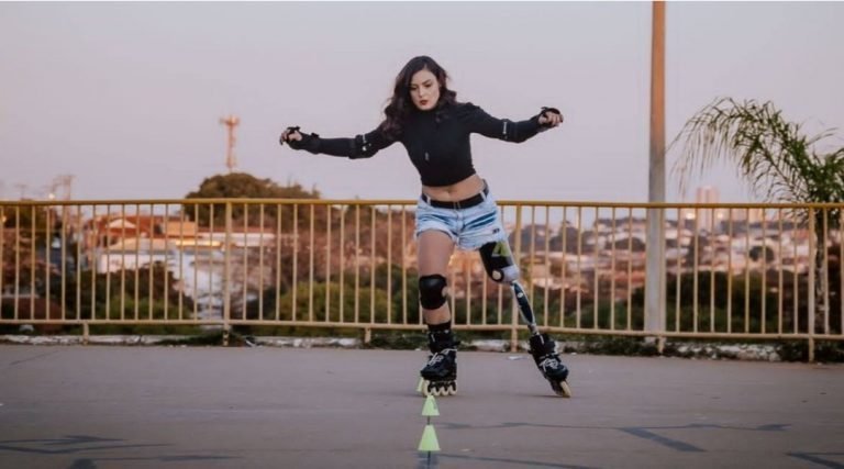 Modelo de Bauru volta a patinar após sofrer acidente e amputar perna: ‘Me trouxe de volta à realidade’