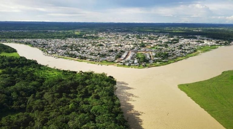 Após fortes chuvas, nível do Rio Tarauacá sobe mais de 4 metros e volta a transbordar no interior do AC