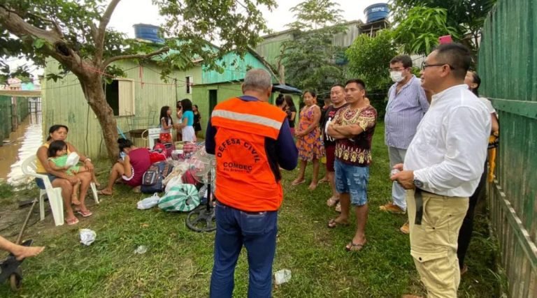 Após Rio Acre transbordar, 11 famílias são levadas para abrigo na capital