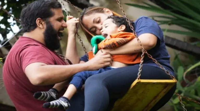 “Em nome do amor”: casal do DF adota menino com paralisia cerebral