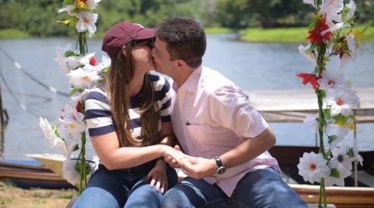 Gladson completa 44 anos e recebe homenagem de primeira-dama: “Já passamos por muitos desafios”