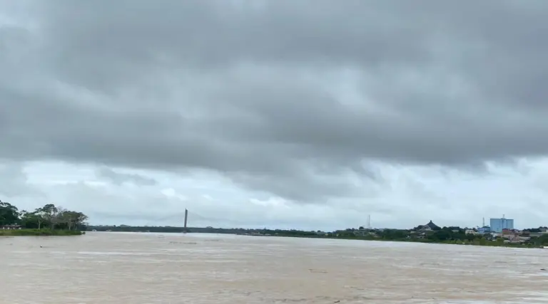 No Acre, sábado começa quente, mas tem chuvas fortes, com possibilidade de temporais