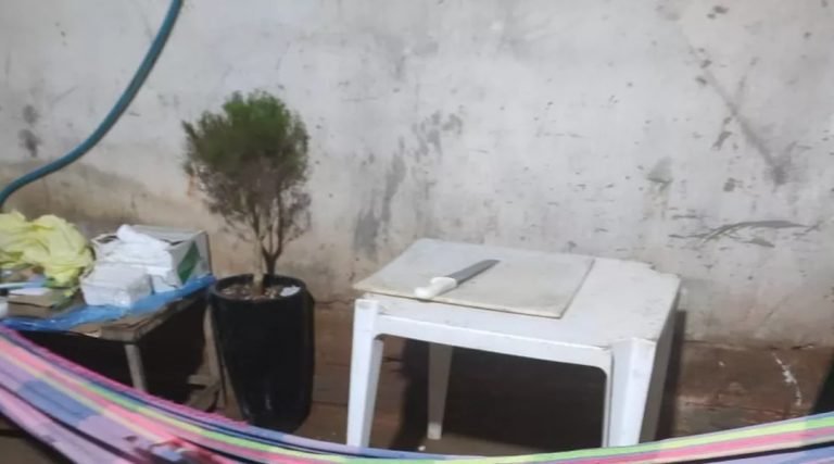 Homem tem casa invadida, leva tiros enquanto dormia em rede e morre em hospital do Acre