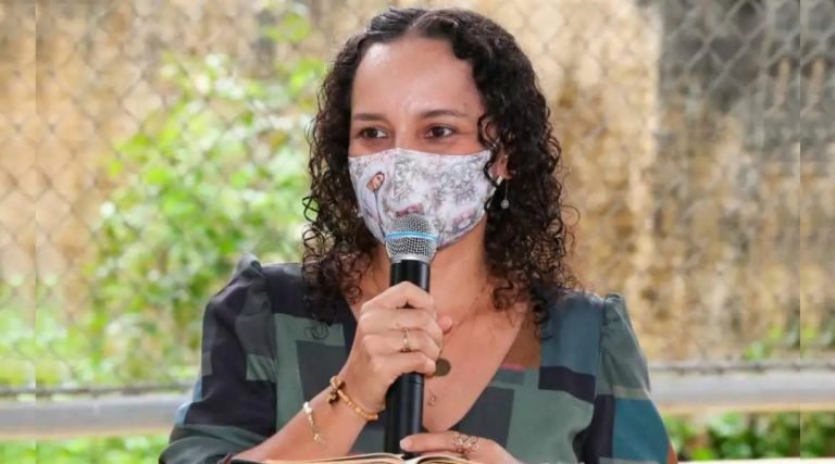 Prefeita de Tarauacá anuncia reajuste de 33,24% no salário dos professores municipais