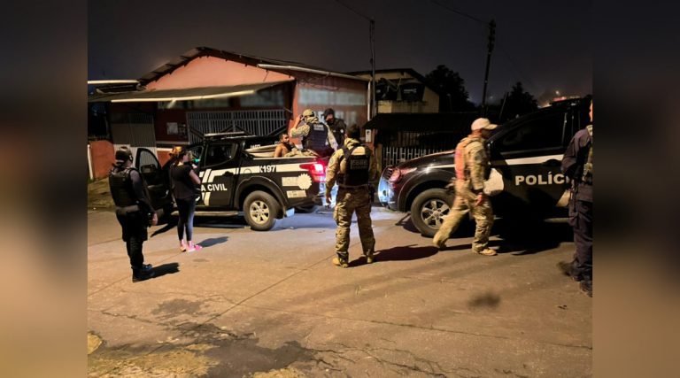 Policia Civil prende duas pessoas com arma de fogo e drogas em Cruzeiro do Sul