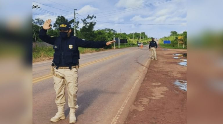 PRF apreende quatro armas e fiscaliza mais de mil pessoas em Operação Carnaval no Acre