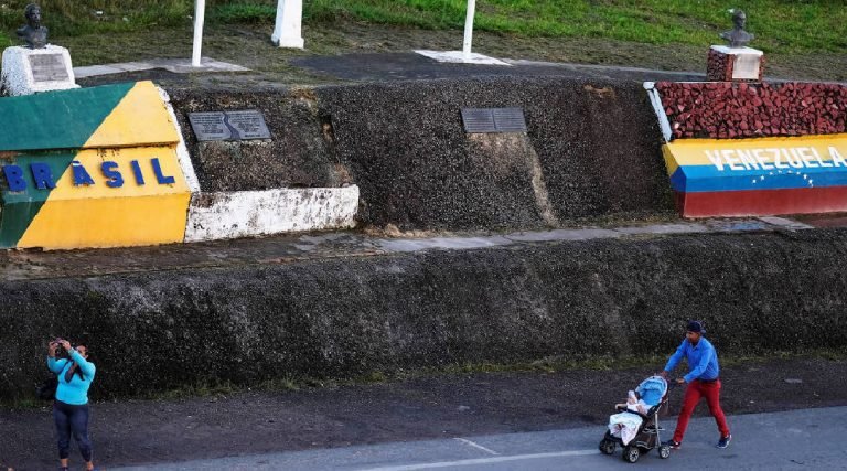 Refugiados consideram brasileiros acolhedores, mas sofrem discriminação, diz pesquisa