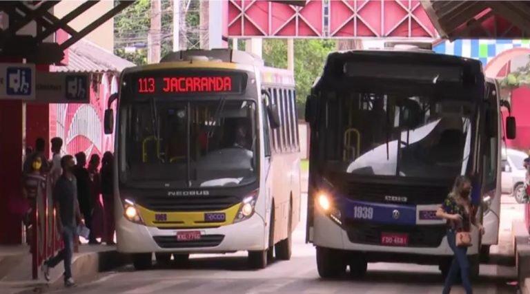 Após prefeitura do Rio estabelecer prazo para devolução, empresa afirma que não foi notificada e que ônibus seguem em Rio Branco