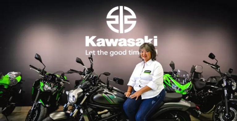 Como amor pelas motos fez brasileira superar dificuldade e comandar a Kawasaki