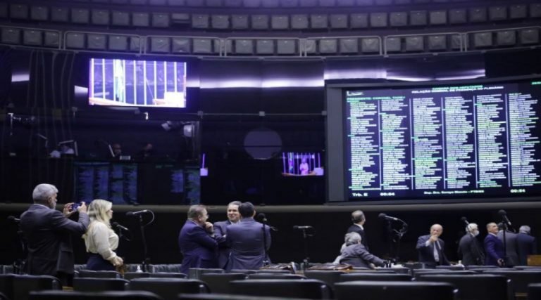 Deputados aprovam projeto que regulamenta telessaúde