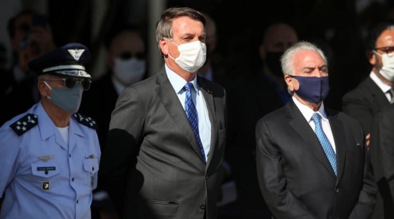 Bolsonaro descarta sugestão de Temer e diz que não vai revogar decreto