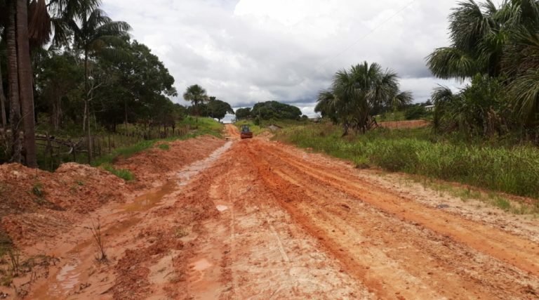 Deracre realiza melhorias no Ramal do João Cambão, em Cruzeiro do Sul