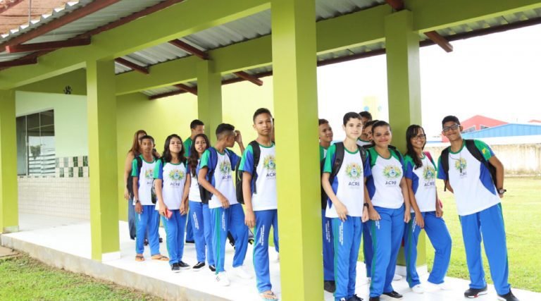 Estado lança edital de chamamento para aquisição de uniformes escolares