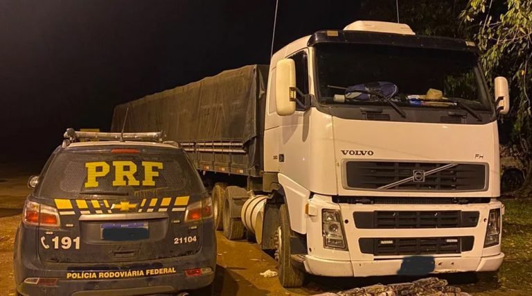 PRF flagra mais de 170 quilos de cloridrato de cocaína dentro de cabine de caminhão em rodovia no Acre