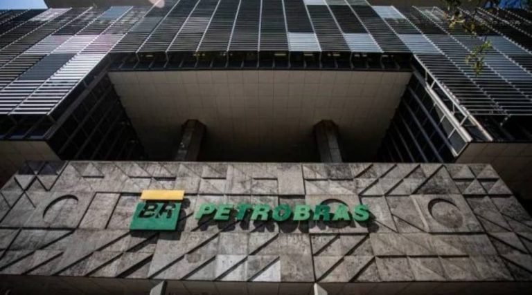 Dividendos da Petrobras à União bancariam 4 meses de Auxílio Brasil