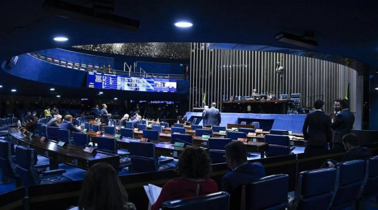 Senado aprova medida provisória da renegociação do Fies