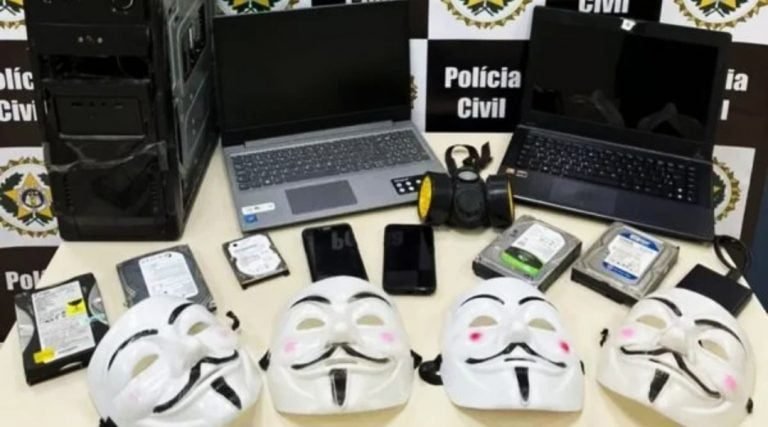 Policiais prendem casal que ameaçava fazer massacre em escola