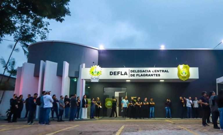 Gladson entrega prédio da Defla reformado e ampliado