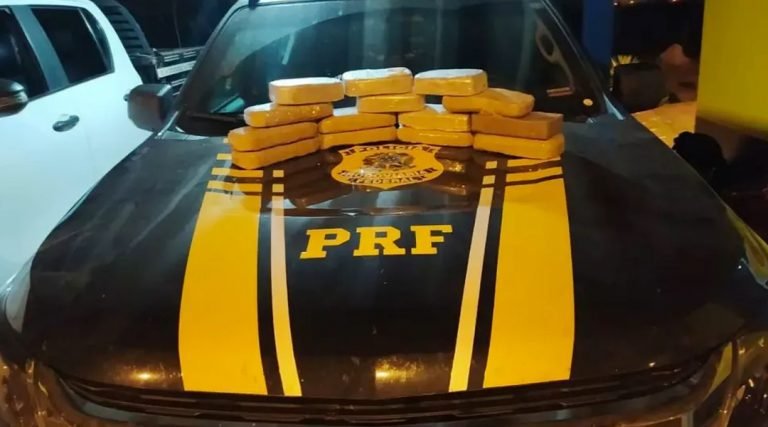 Durante fiscalização, polícia encontra 14 kg de droga escondidos em banco traseiro de carro no Acre
