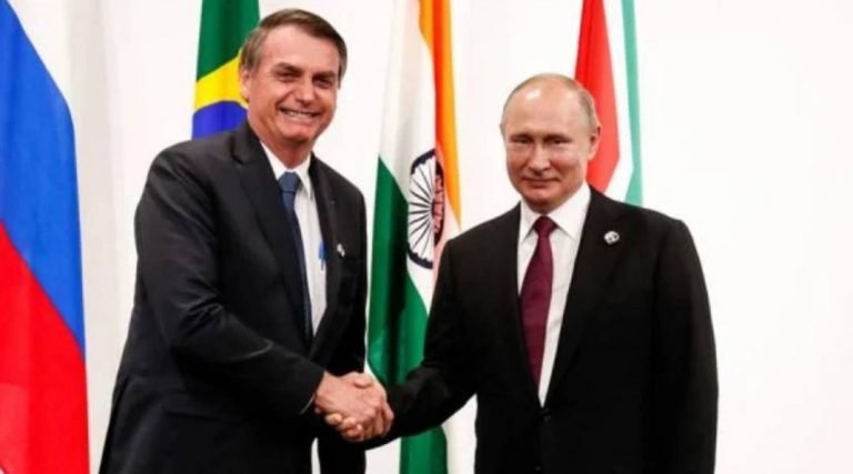 Por telefone, Putin garante a Bolsonaro fornecimento de fertilizantes