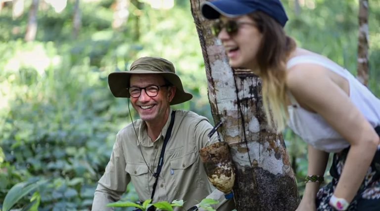 Comitiva da Alemanha e Reino Unido conhecem beneficiários do subsídio da borracha no Acre