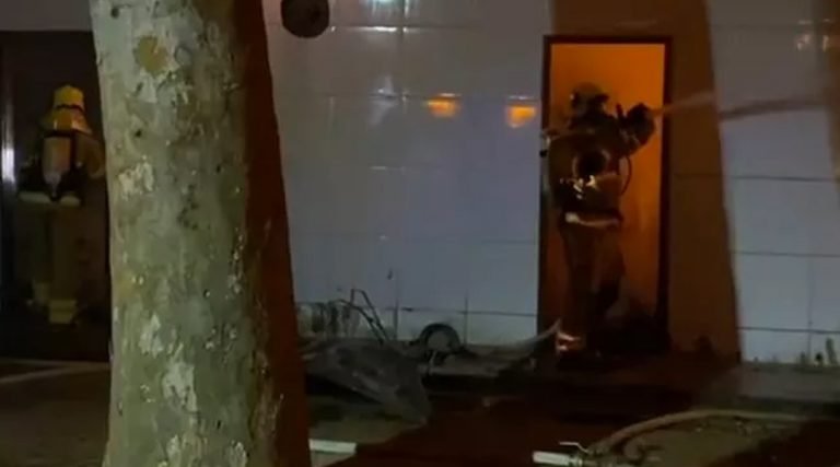 Dono de fábrica de água envasada incendiada no AC calcula prejuízo de R$ 500 mil e diz que ação foi criminosa