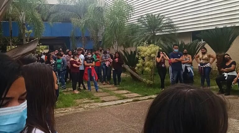 Ex-funcionários da LIQ ameaçam entrar com processo contra TIM para receber rescisões