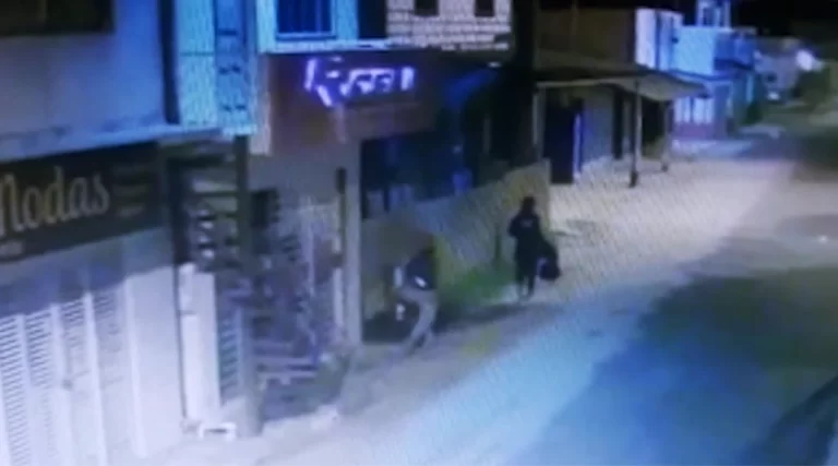 Autores de furto a loja de celulares em Mâncio Lima são presos em flagrante