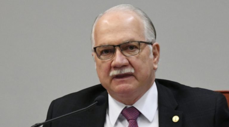 Fachin dá cinco dias para Bolsonaro se manifestar sobre críticas às urnas eletrônicas