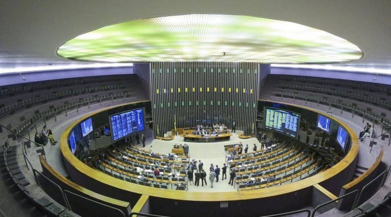 Câmara retoma hoje votação da PEC dos Benefícios Sociais após apagão
