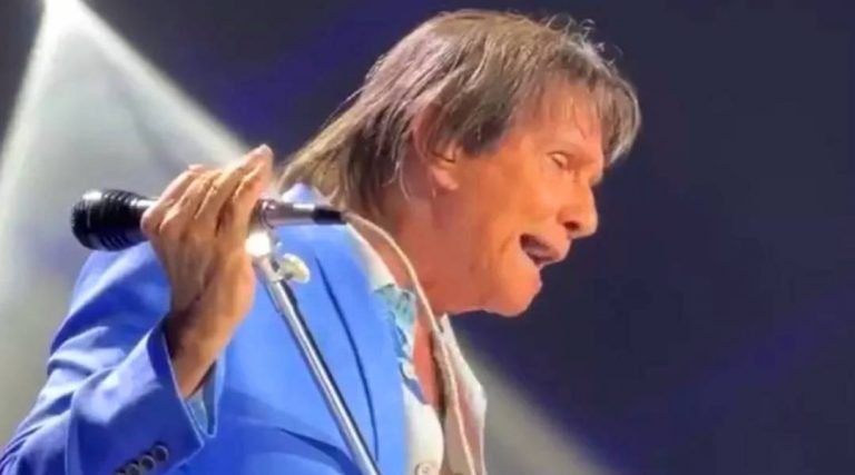 Roberto Carlos manda fãs “calarem a boca” durante show; entenda
