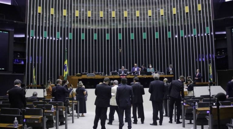Votação da PEC dos benefícios sociais na Câmara é adiado para terça