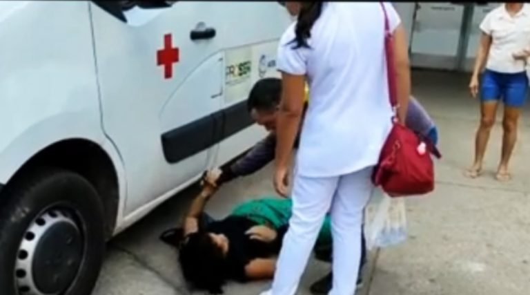 Mãe desmaia ao ver filho dando entrada no PS após ser ferido pelo próprio irmão durante bebedeira
