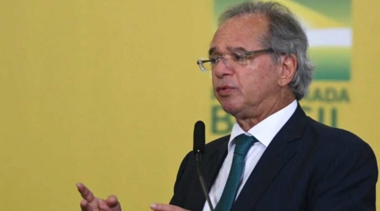 Vamos retomar a Carteira Verde e Amarela, afirma Guedes