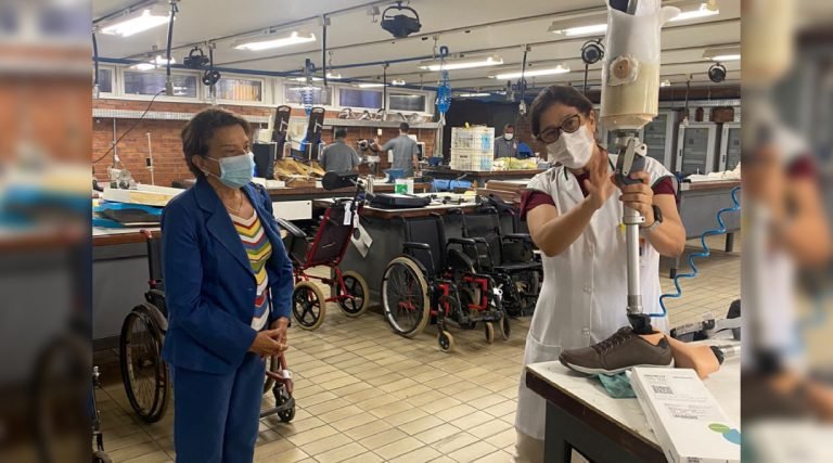 Senadora Vitória intermedia atendimento à paraplégico de Thaumaturgo no Hospital Sarah Kubitscheck