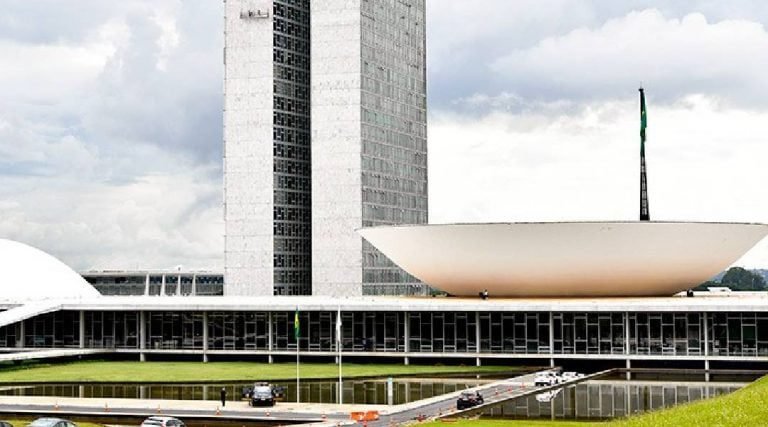 Pesquisa aponta que 39% dos brasileiros reprovam trabalho do Congresso