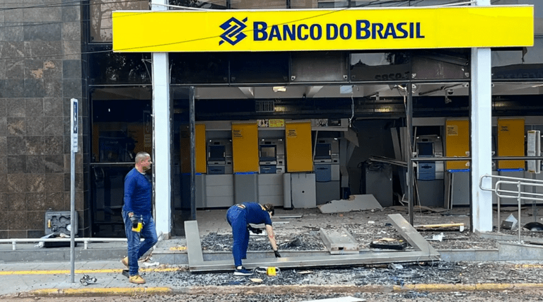 Bandidos usam dinamite e explodem agência do BB em Porto Velho