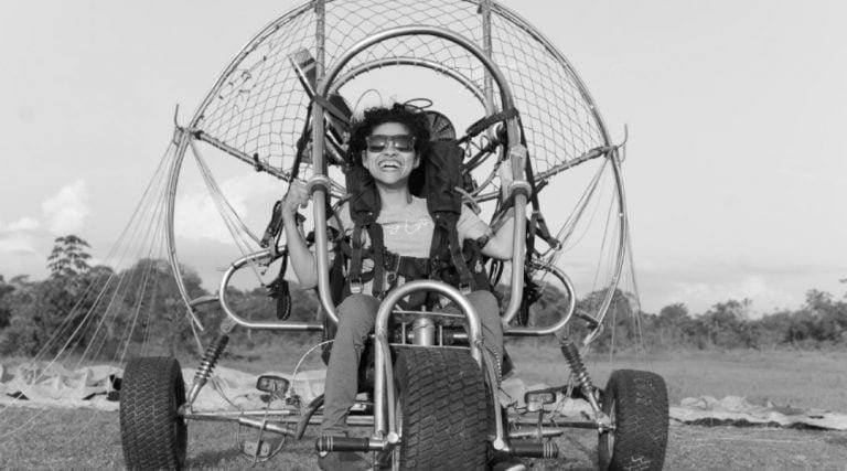 Paramotor: 1ª cadeirante a voar em Cruzeiro do Sul