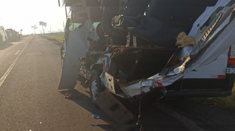 Perícia conclui que van invadiu contramão em acidente que deixou cinco mortos em acidente na BR-317